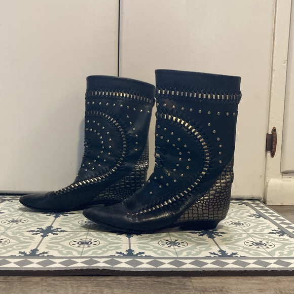 Black and Gold Leather 80s Boots - Picture 2 of 8